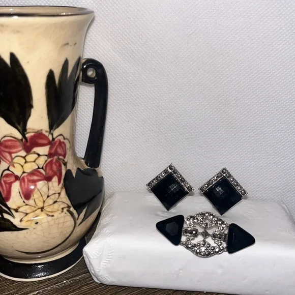 VTG 1928 Silver Faceted Black Rhinestone Marcasite Clip-on Earrings and Brooch - Picture 3 of 6